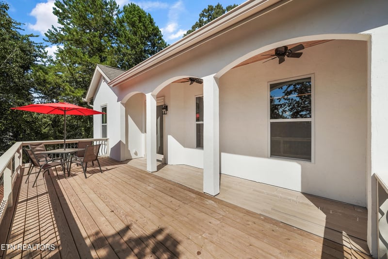 4717 Colonial Harbor Dr, Louisville, TN 37777