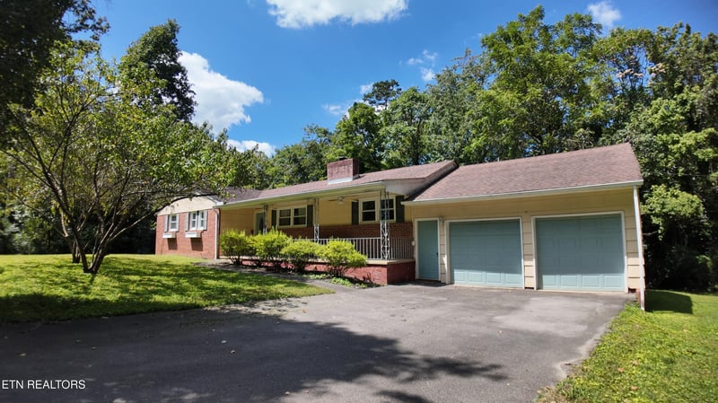 4721 W Sunset Rd, Knoxville, TN 37914