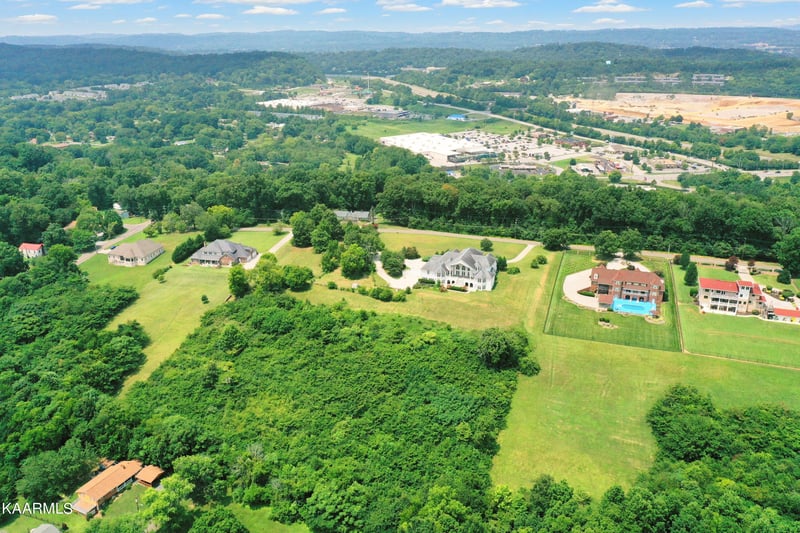 4736 Buffat Mill Rd, Knoxville, TN 37914