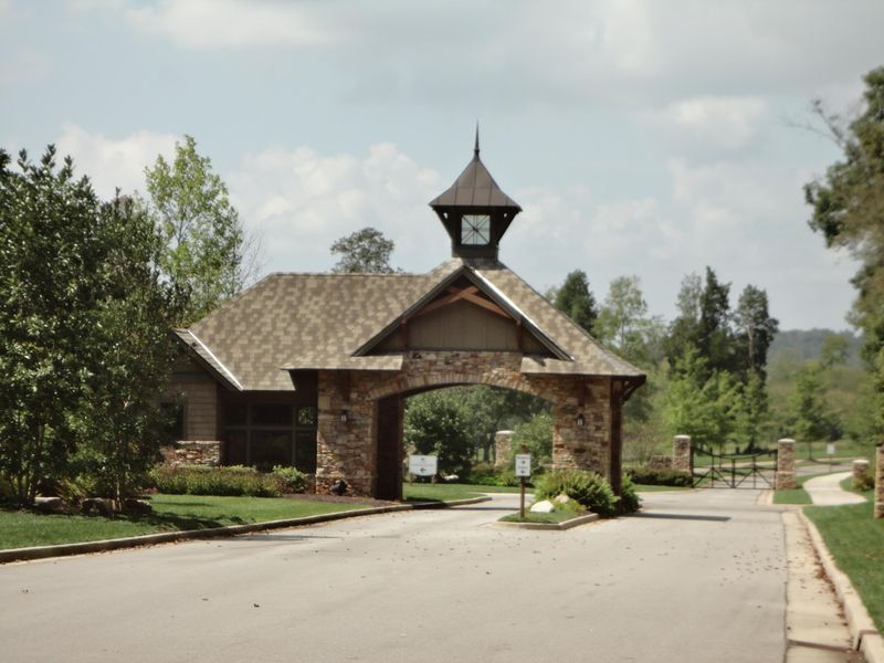 474 Old Barn Ln, Loudon, TN 37774