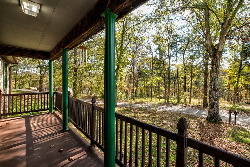 475 Shawnee Dr, Jacksboro, TN 37757