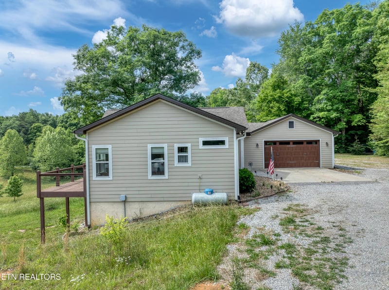 475 Short Bark Rd, Madisonville, TN 37354