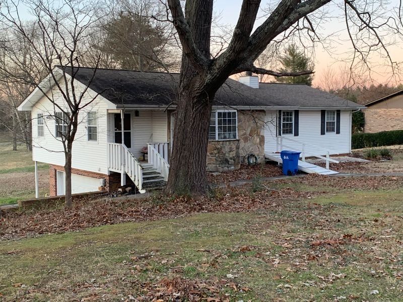 476 E Cunningham St, Alcoa, TN 37701
