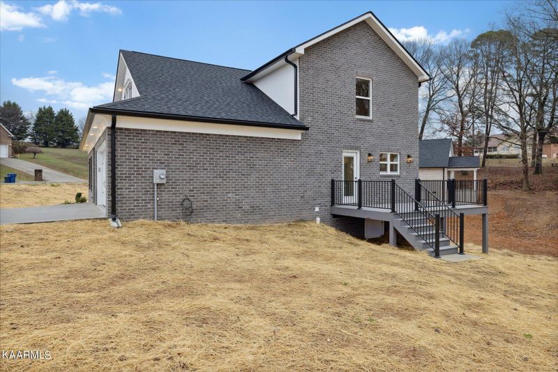 4763 Chesney Meadows Dr, Strawberry Plains, TN 37871