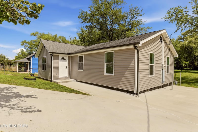 477 Marlow Cir, Clinton, TN 37716