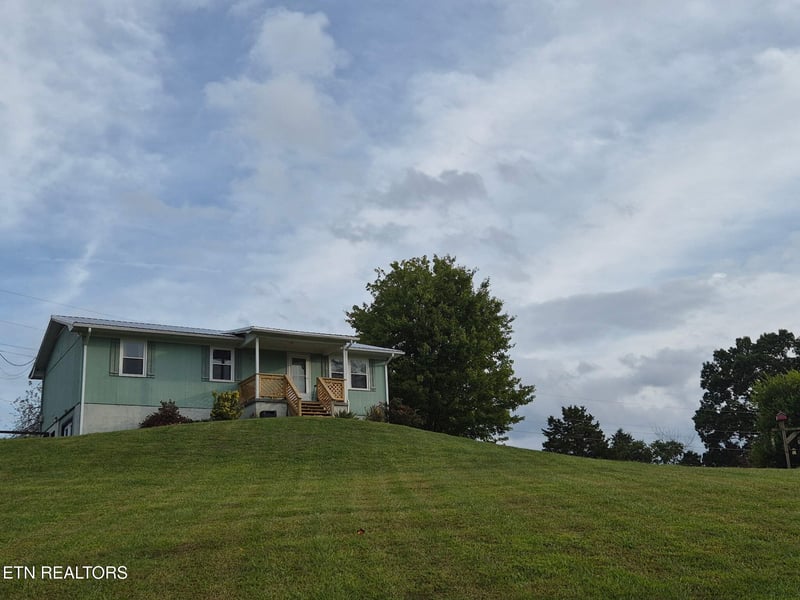 477 Wallace Rd, Luttrell, TN 37779
