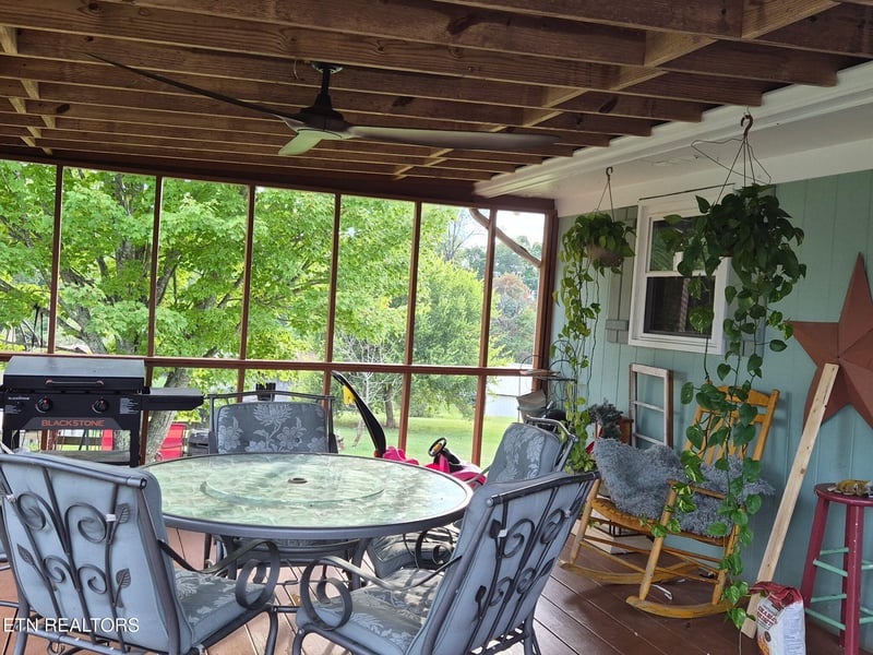 477 Wallace Rd, Luttrell, TN 37779