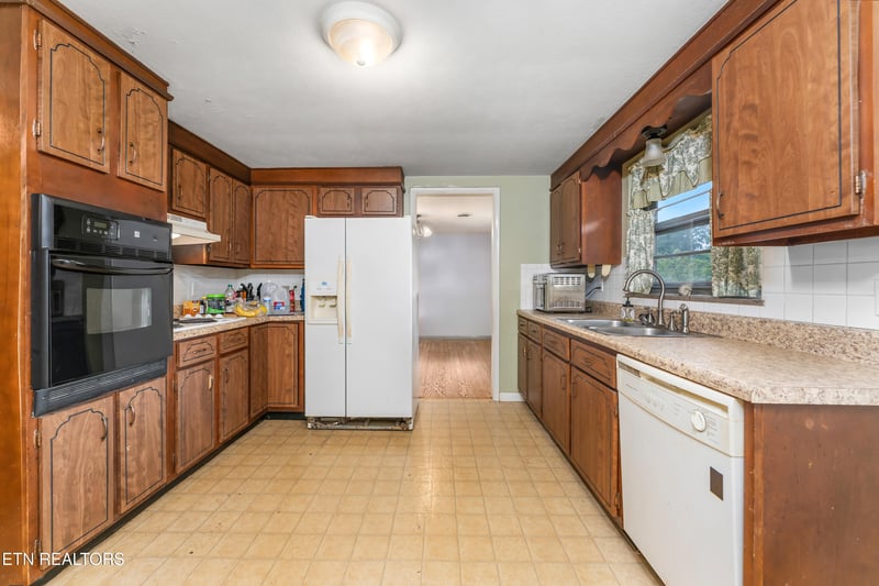 4781 Dogwood Ln, Strawberry Plains, TN 37871