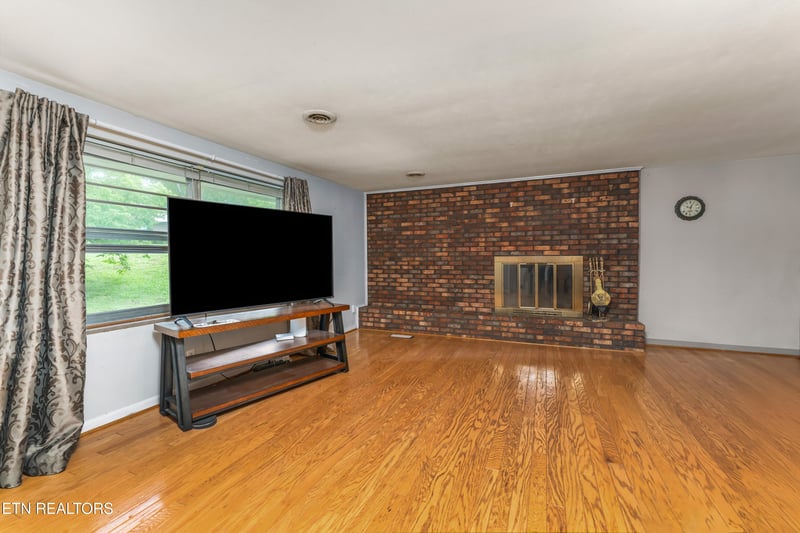 4781 Dogwood Ln, Strawberry Plains, TN 37871