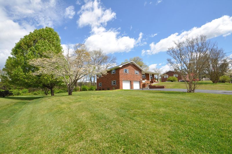 4786 Dogwood Ln, Strawberry Plains, TN 37871