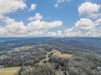 479 Black Oak Rd, Clinton, TN 37716