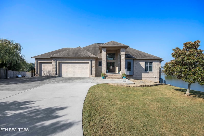 4794 Driftwood Ln, Louisville, TN 37777