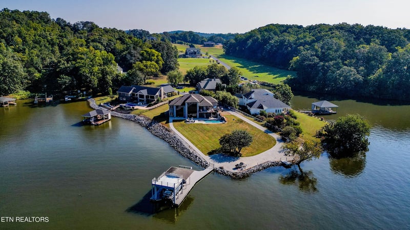 4794 Driftwood Ln, Louisville, TN 37777
