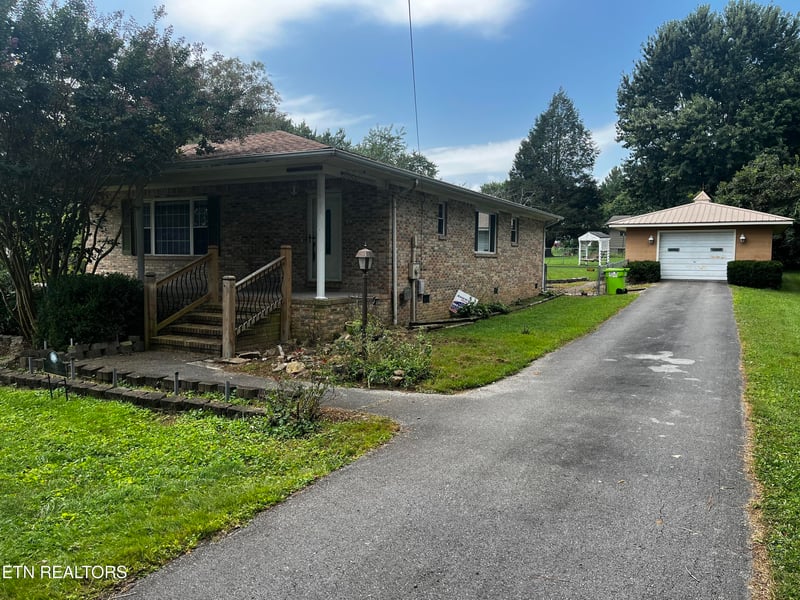 48 Fallingbrook Dr, Crossville, TN 38555
