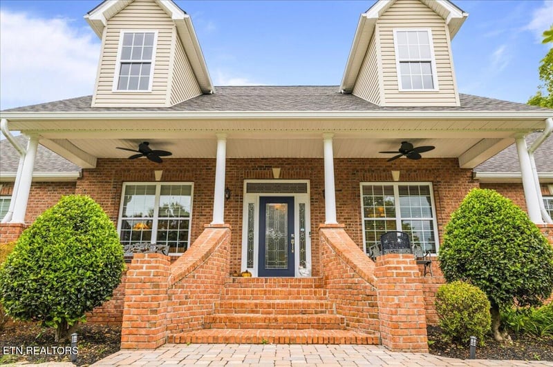 48 Riverside Dr, Oak Ridge, TN 37830