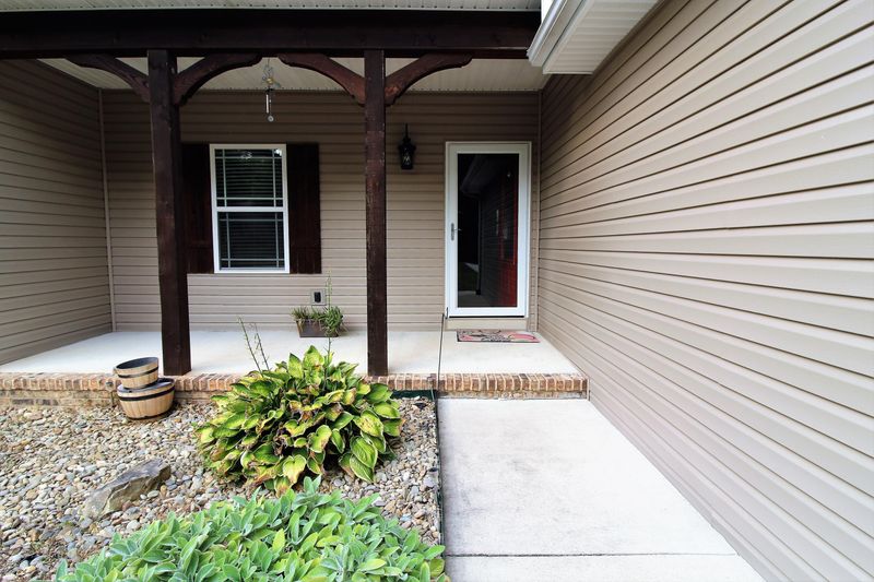 48 Stonecrest Ave, Crossville, TN 38571