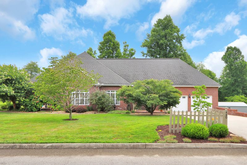 480 Bluff Tc, Jacksboro, TN 37757
