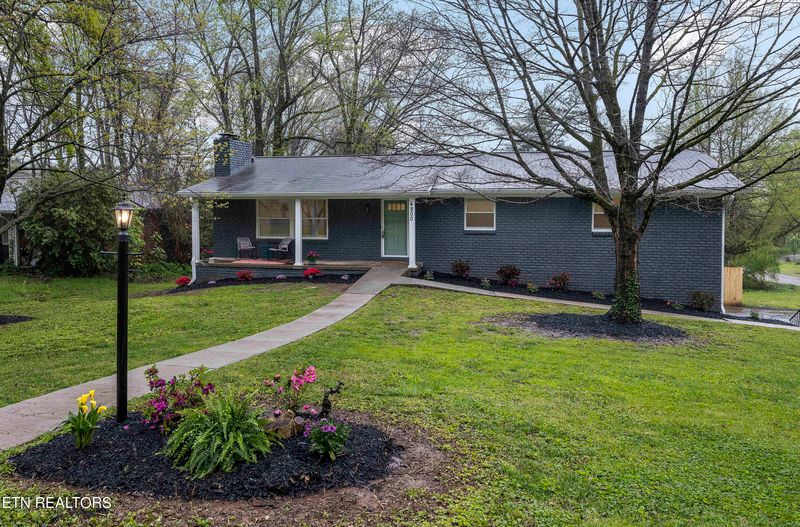4800 Parva Dr, Knoxville, TN 37914