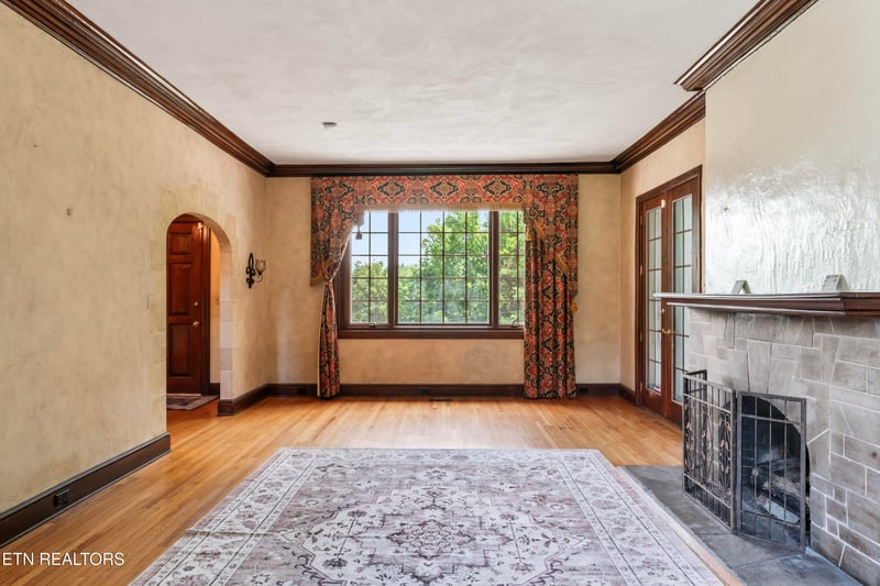 4801 Hilldale Dr, Knoxville, TN 37914