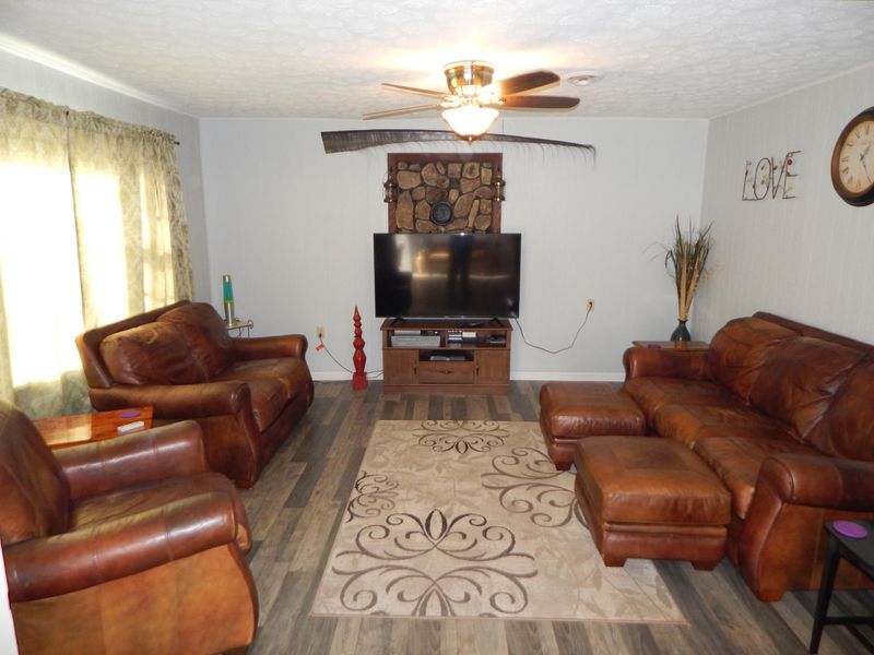 481 Norman Dr, Crossville, TN 38571