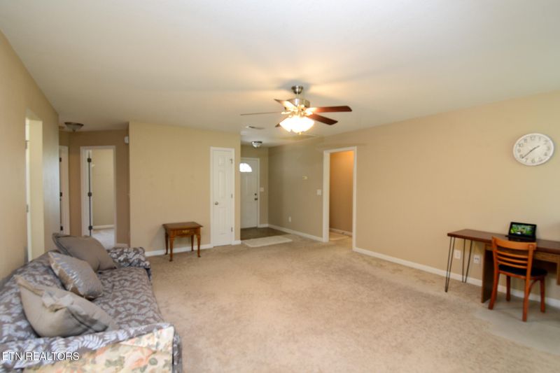 4818 Bradshaw Rd, Knoxville, TN 37912