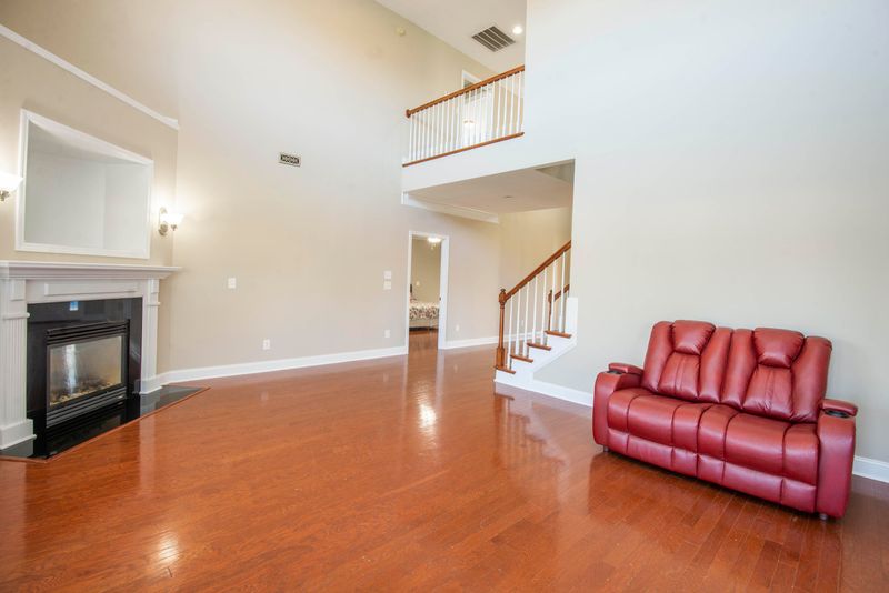 482 Granada Dr, Lenoir City, TN 37772