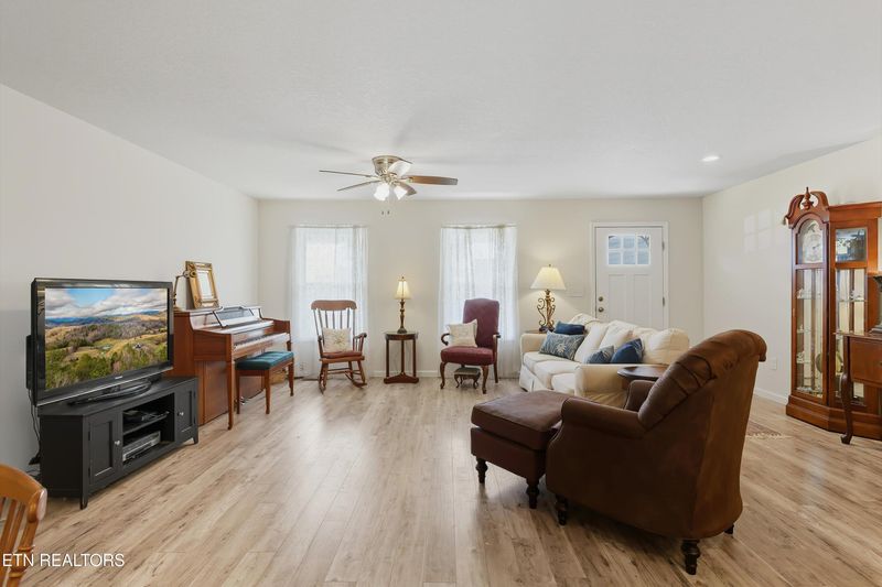 482 Klondike Cir, Kodak, TN 37764