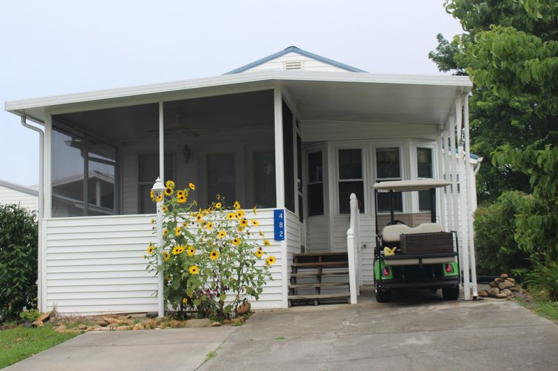 482 Mountain Thrush Dr, Townsend, TN 37882