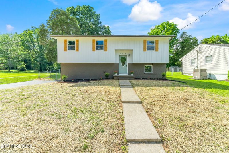 4822 Elm View Dr, Knoxville, TN 37921