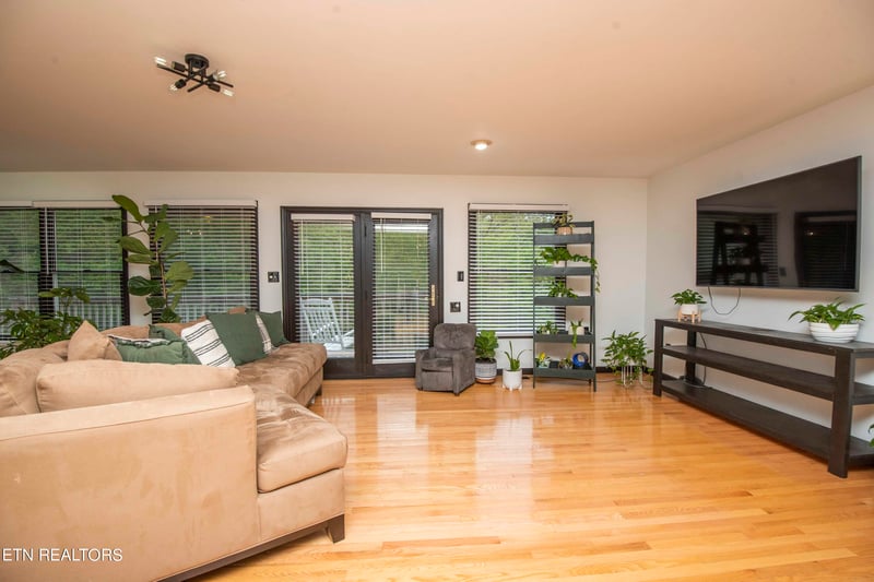 483 Pattie Gap Rd, Philadelphia, TN 37846
