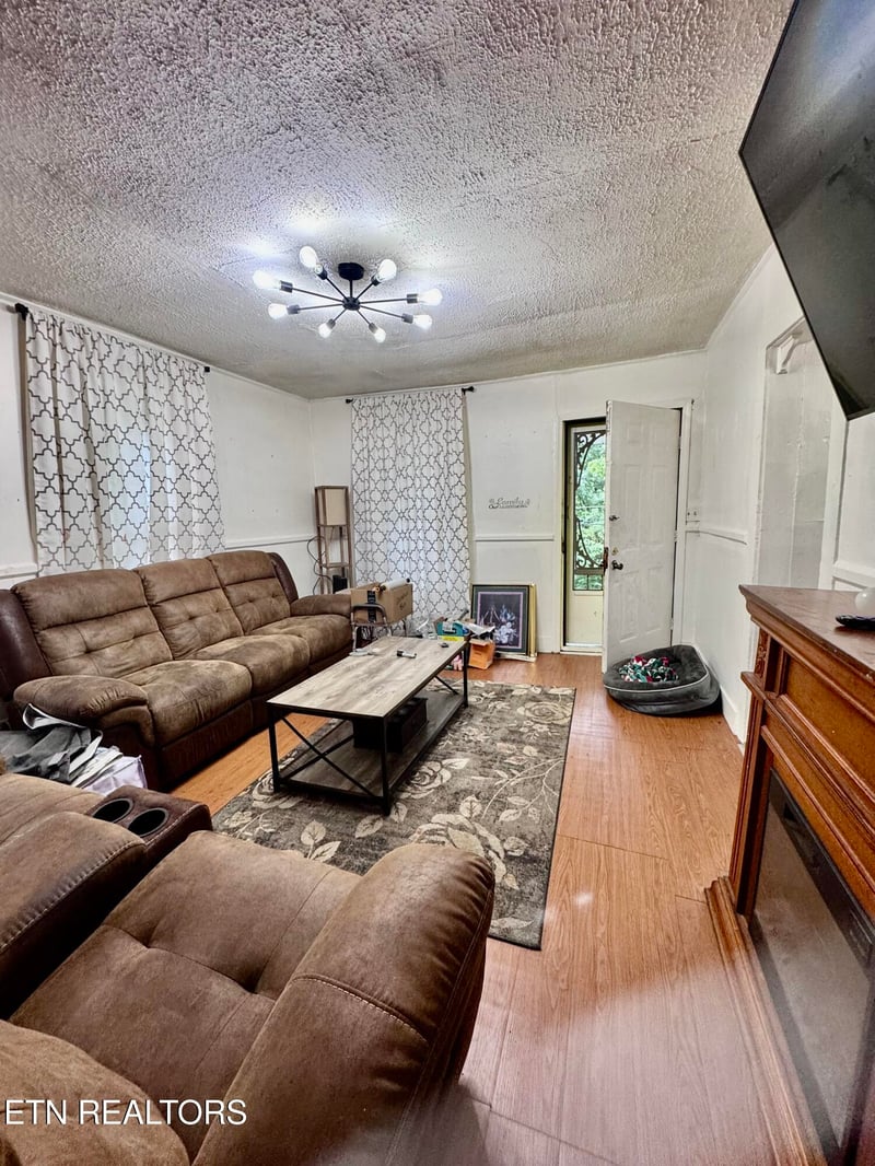 483 Watauga Ave, Knoxville, TN 37917