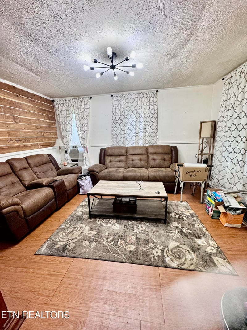 483 Watauga Ave, Knoxville, TN 37917