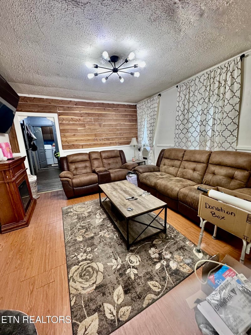 483 Watauga Ave, Knoxville, TN 37917