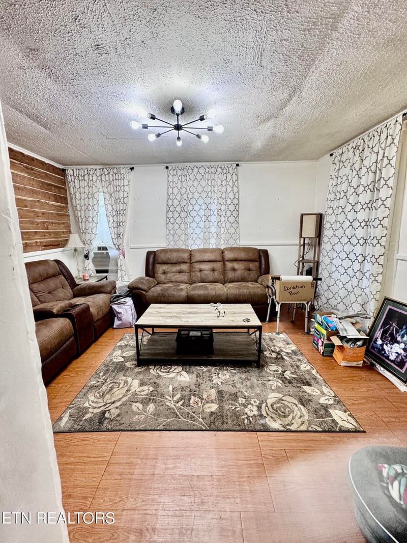 483 Watauga Ave, Knoxville, TN 37917
