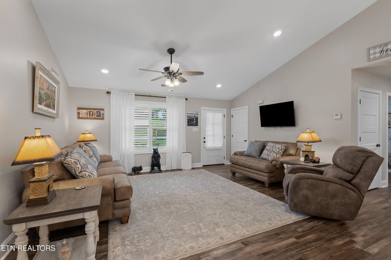 4836 Douglas Dam Rd, Strawberry Plains, TN 37871