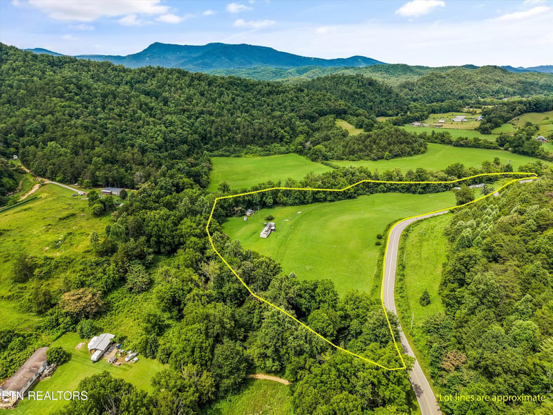 4845 Pearl Valley Rd, Sevierville, TN 37876
