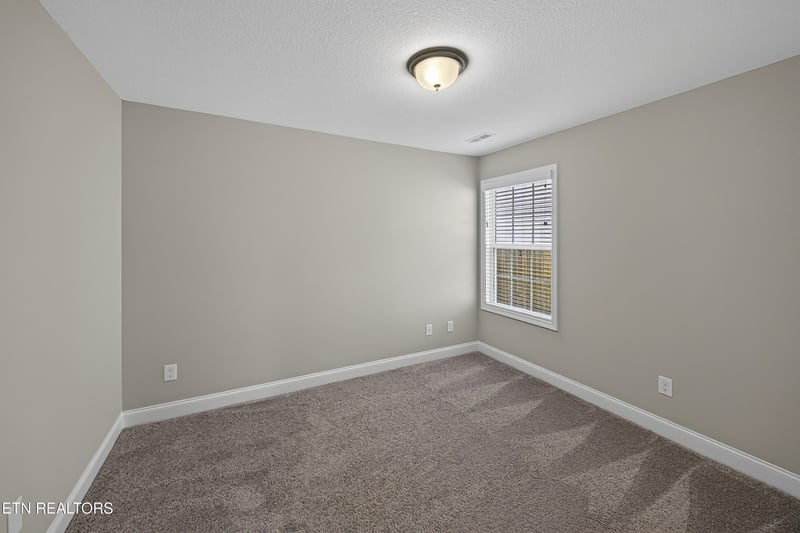 4852 Stoneyhurst Ln, Knoxville, TN 37918