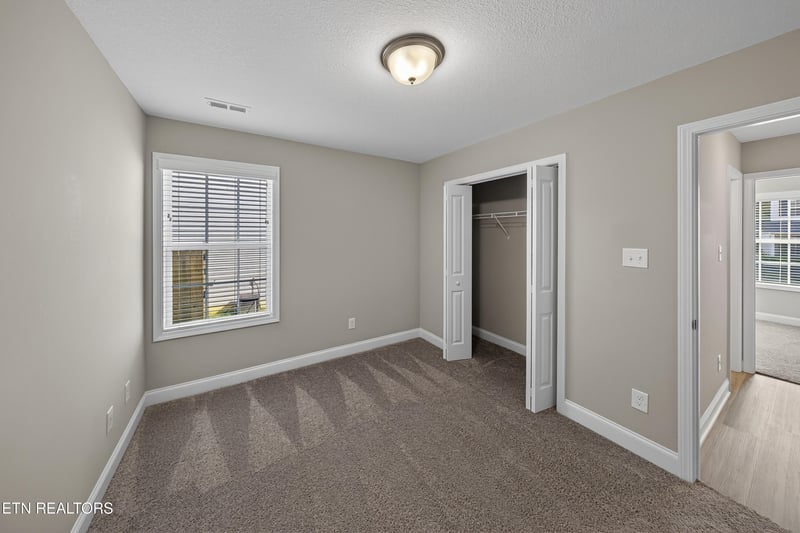 4852 Stoneyhurst Ln, Knoxville, TN 37918