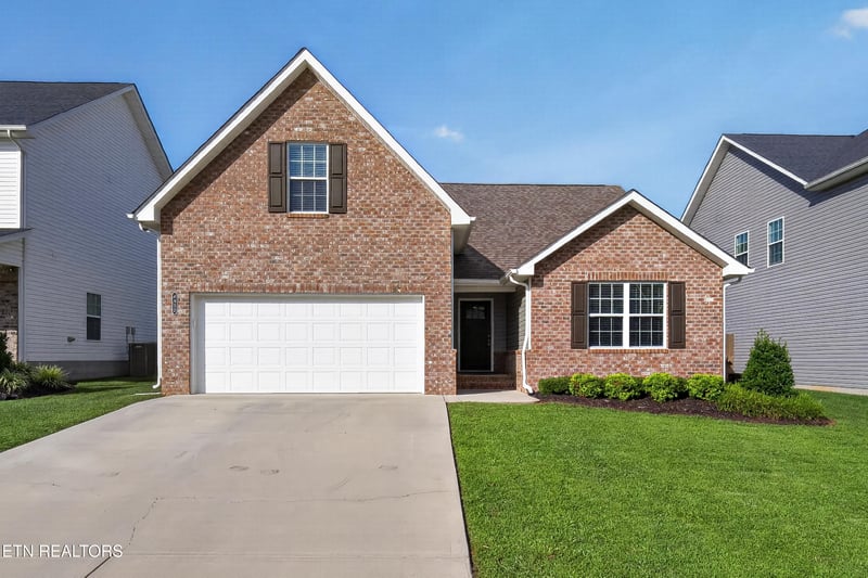4852 Stoneyhurst Ln, Knoxville, TN 37918