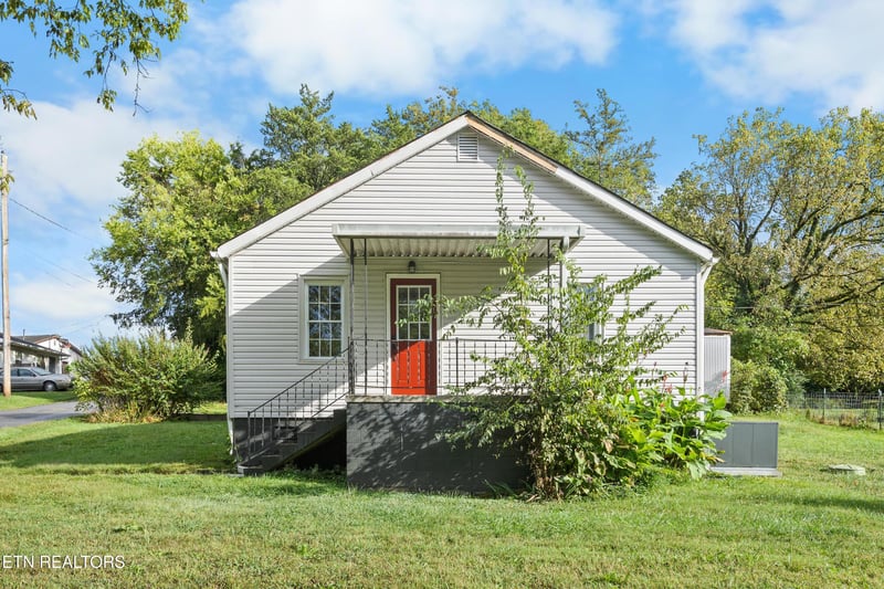 4854 Co Op Rd, Rockford, TN 37853