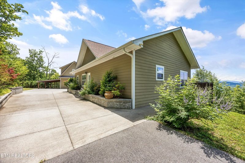 4868 Settlers View Ln, Sevierville, TN 37862