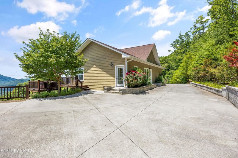 4868 Settlers View Ln, Sevierville, TN 37862