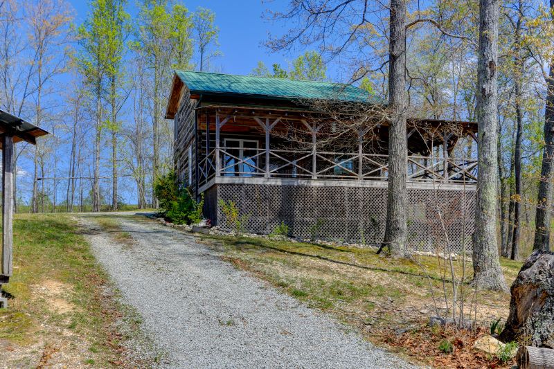 488 Big Sinks Rd, Sharps Chapel, TN 37866