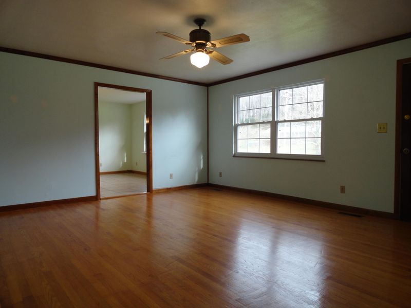 488 Carroll Hollow Rd, Clinton, TN 37716