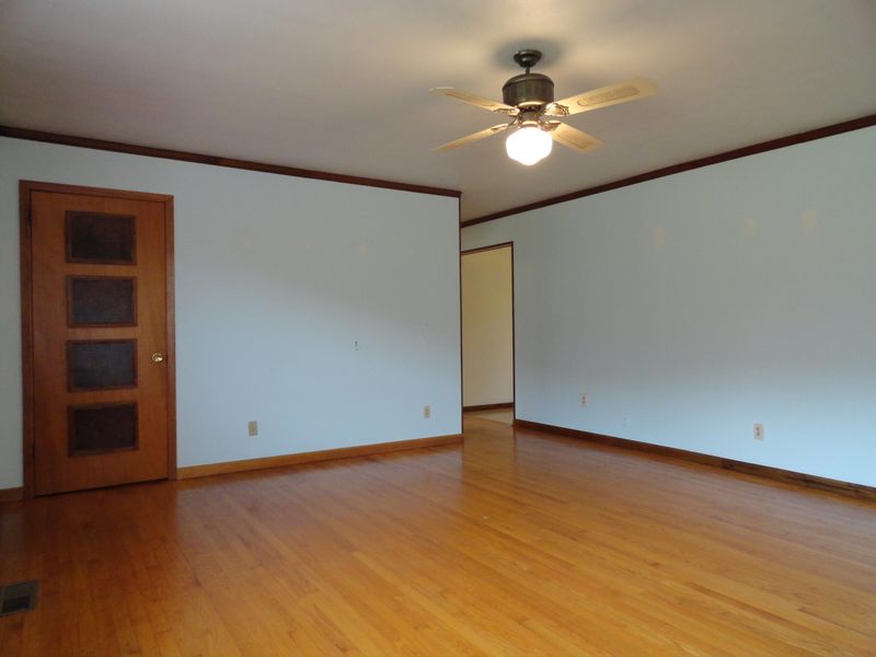 488 Carroll Hollow Rd, Clinton, TN 37716