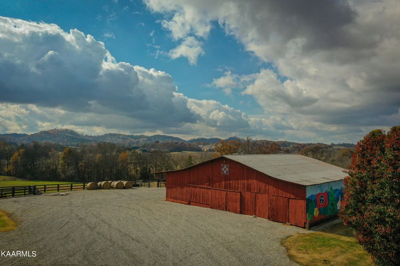 488 Seed Tick Rd, Philadelphia, TN 37846
