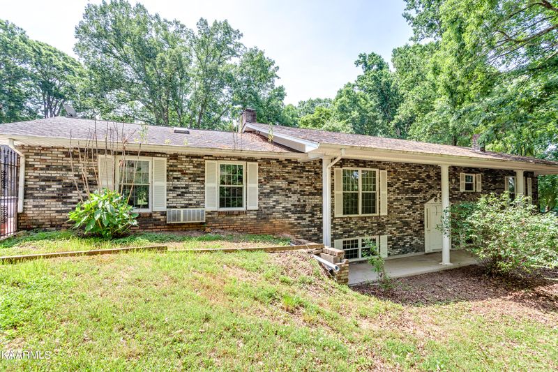 4880 Hubbard Rd, Lenoir City, TN 37771