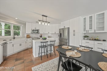 489 Jefferson Ln, Clinton, TN 37716