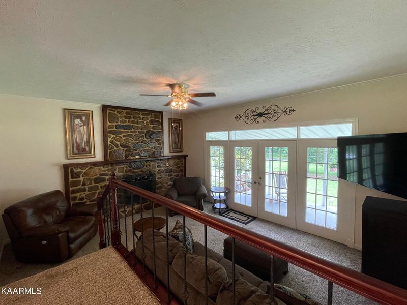 490 Old Long Hollow Rd, Lafollette, TN 37766