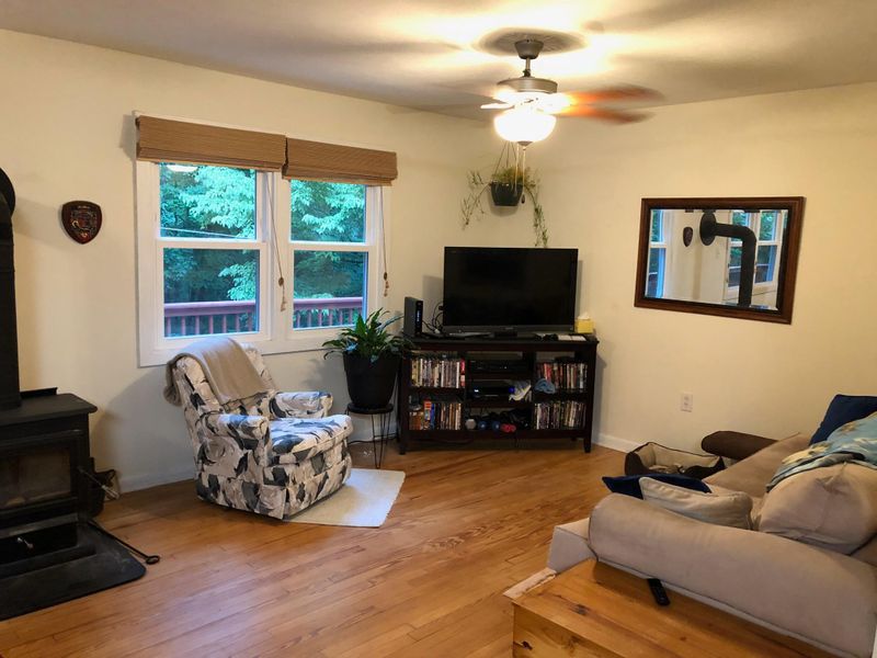 490 W Outer Dr, Oak Ridge, TN 37830
